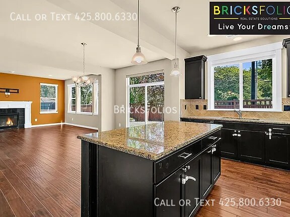 Building Photo - 814 Mount Baker Pl NE