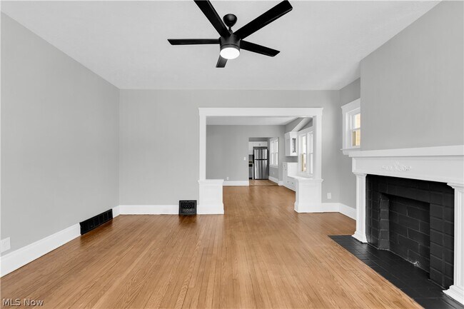 Building Photo - 2638 E 126th St