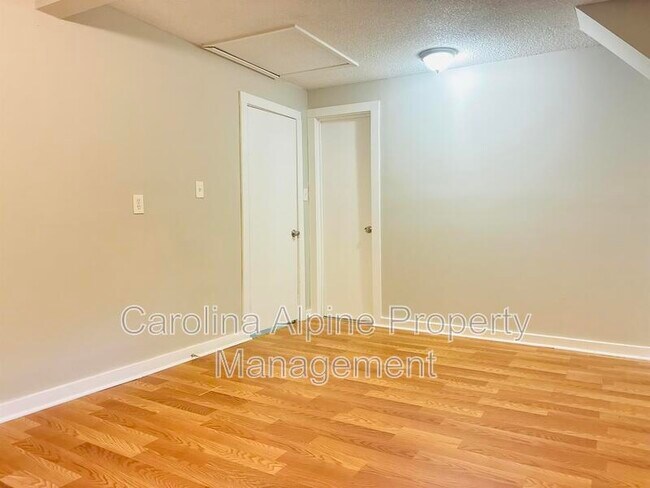 Building Photo - 407 Digh St