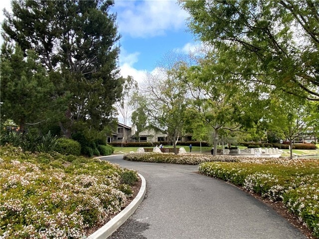 Building Photo - 3 Rushingwind