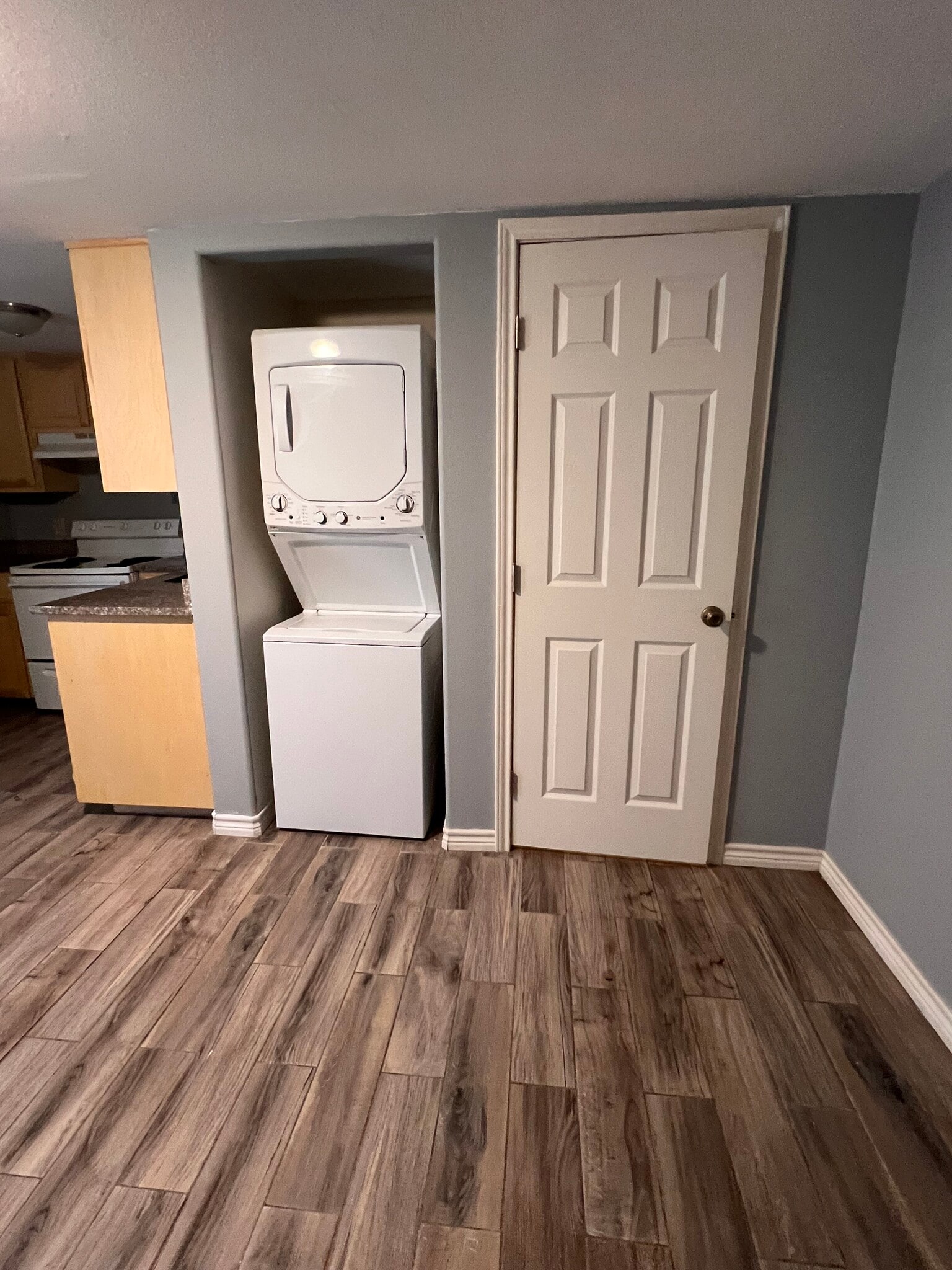 Building Photo - 725 W I Ave