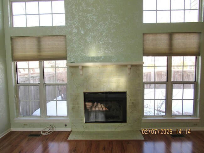 Building Photo - 718 Sturnbridge Ln