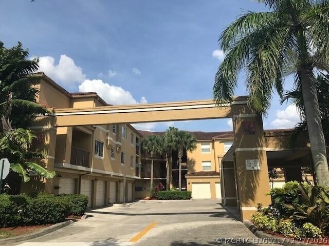 Building Photo - 741 N Pine Island Rd
