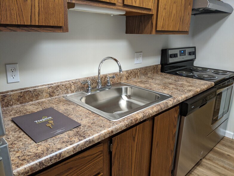 Building Photo - The Falls at Arlington