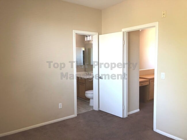Building Photo - **Gated 3 bed, 3 bath Townhome with 2-Car ...