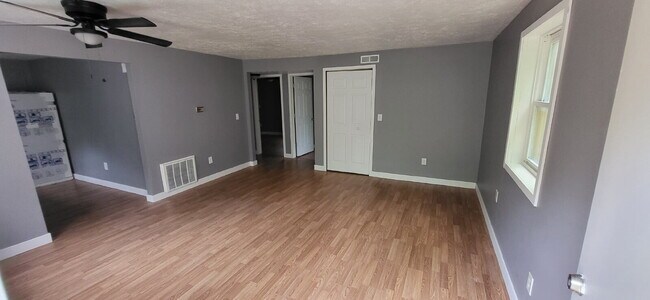 Building Photo - 2 Bedroom Country apartment