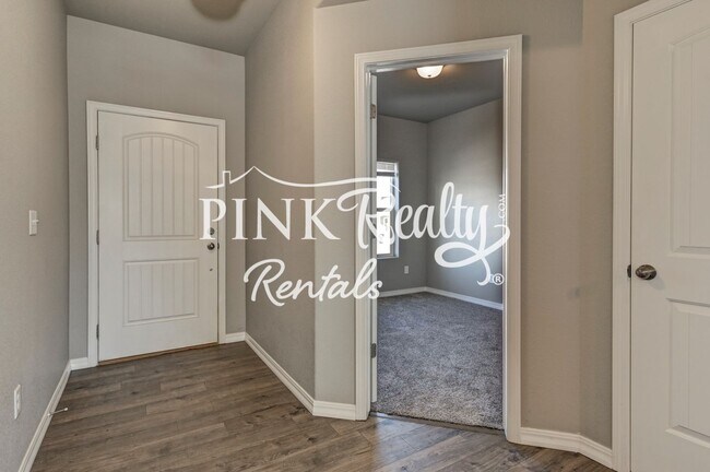 Building Photo - 10627 Hidden Pr Pkwy