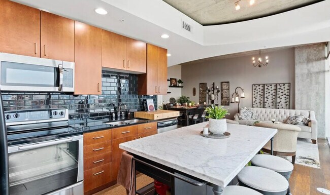 Building Photo - 1700 Bassett St