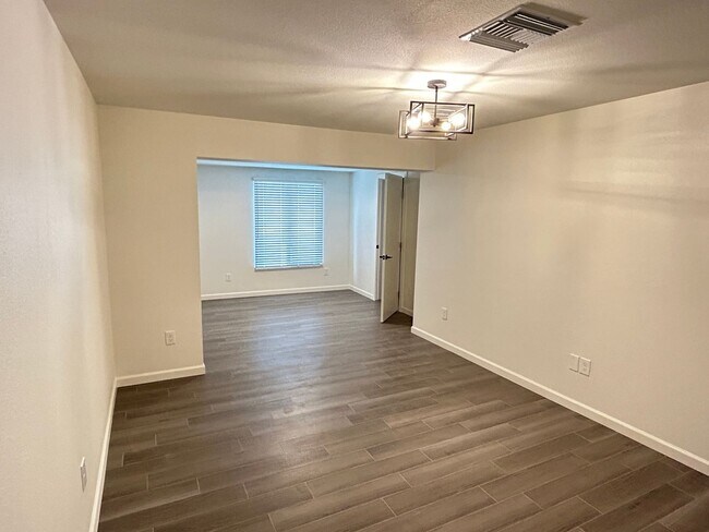 Building Photo - Remodeled Home Near Downtown Chandler!