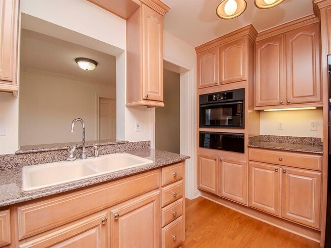 Building Photo - 2607 W Jetton Ave