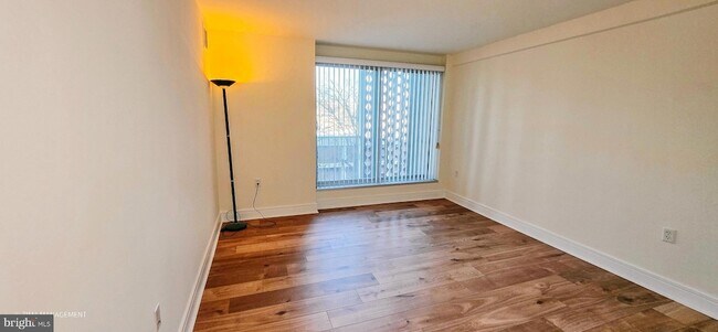 Building Photo - 1425 4th St SW