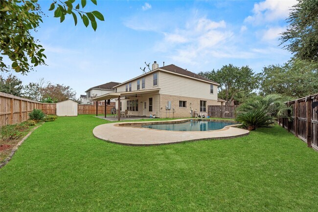 Building Photo - 16703 Summer Cypress Ct