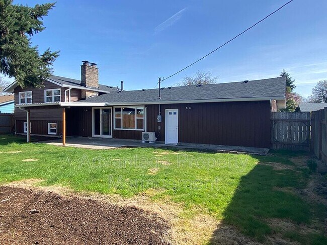 Building Photo - 1410 SE Powell Way