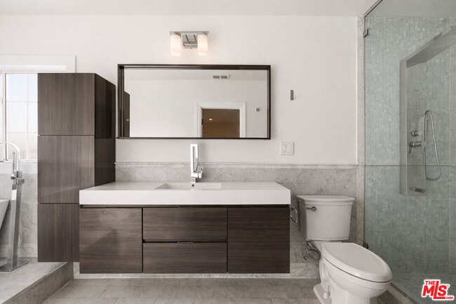 Building Photo - 2633 N Commonwealth Ave