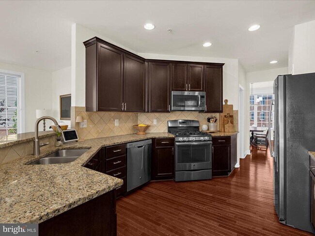 Building Photo - 8512 Pine Springs Dr