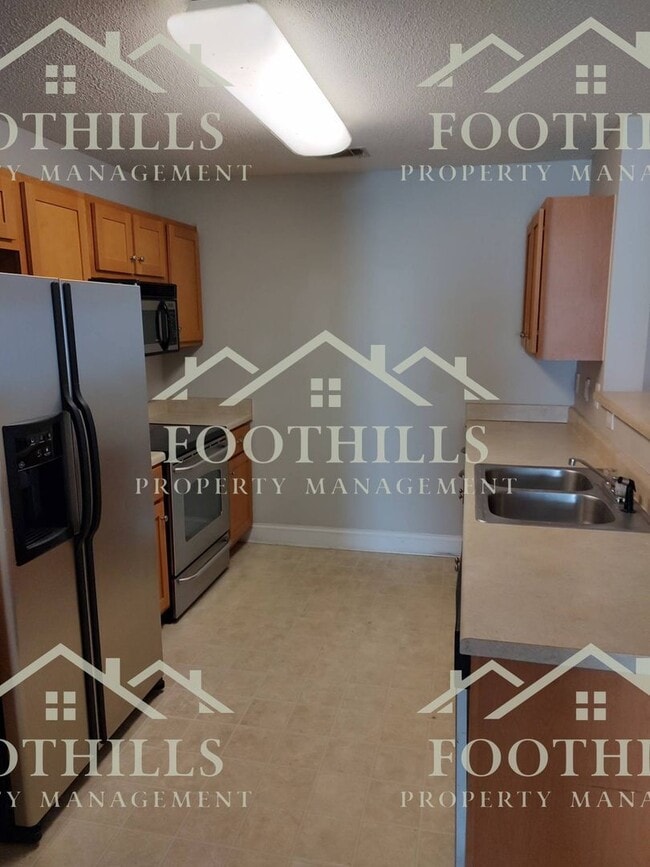 Building Photo - 213 Lookover Dr