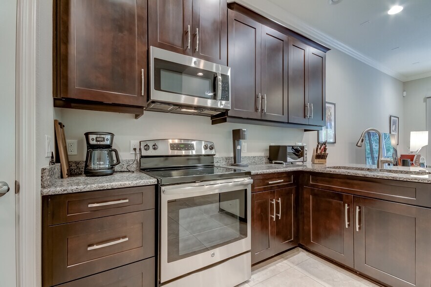 Kitchen - 6008 Anchorage Way S