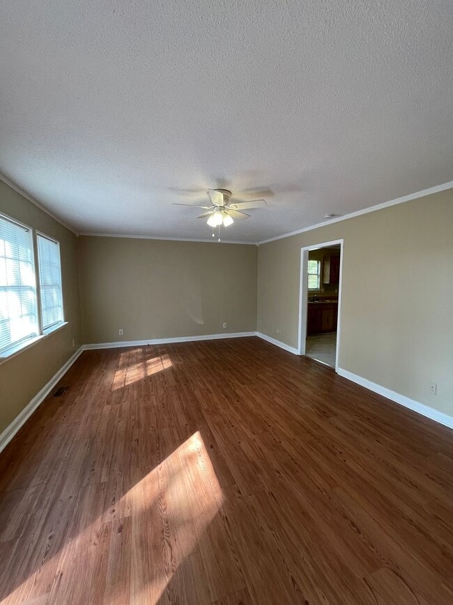 Building Photo - Secluded Hilltop Bungalow with Fenced Yard & Front Deck