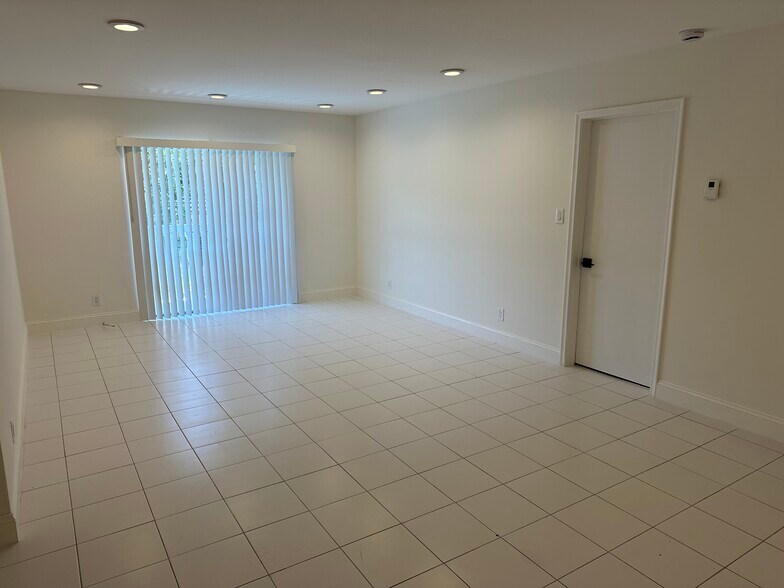Building Photo - 1200 Mariposa Ave