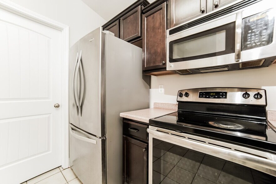 Building Photo - 8714 Hanson Cv