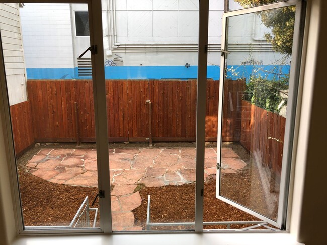 Building Photo - COMING SOON! Huge bi-level 3 bedroom 2.5 b...