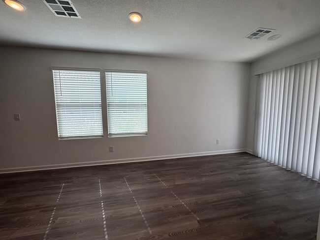 Building Photo - Laughlin Ranch New 3 Bed, 2 Bath close to Water, on Parkway