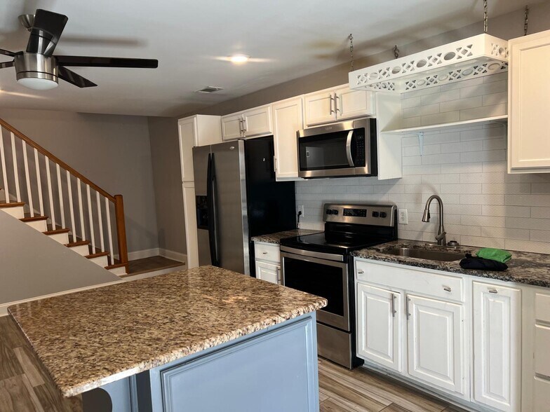 Primary Photo - 6012 Meadowbrook Dr