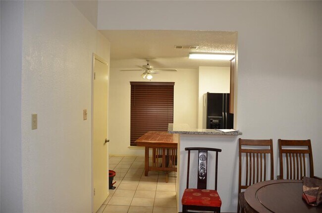 Building Photo - 1115 Faircrest Dr