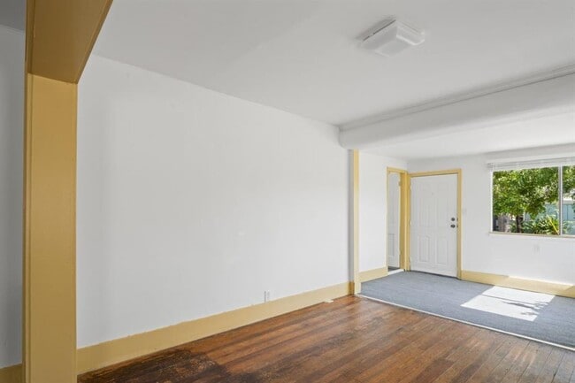 Building Photo - 403 Princess St