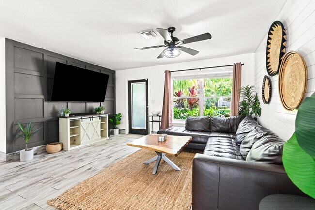 Building Photo - 19165 SE Homewood Ave