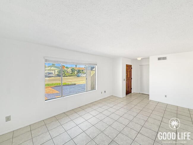 Building Photo - Beautiful 3Bd/2Ba Home With A 2 Car Garage Located In Mira Mesa!