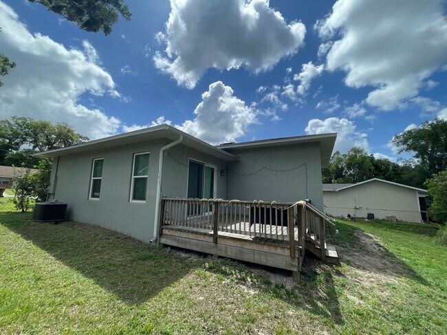 Building Photo - Gorgeous, Modern 2/2 Duplex in Orange City!