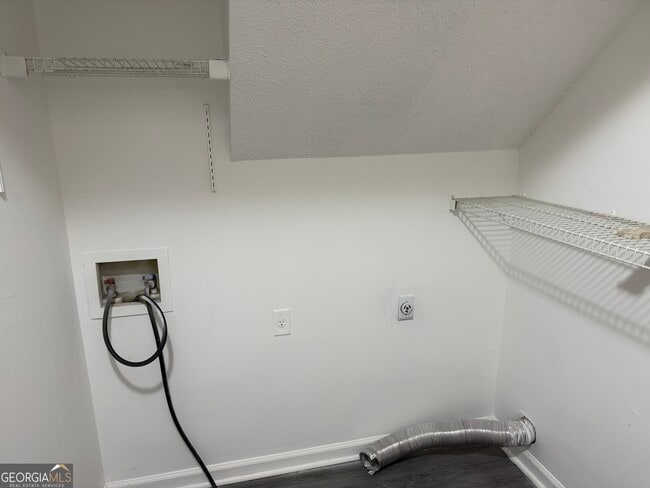 Building Photo - 888 Timbercrest Ct