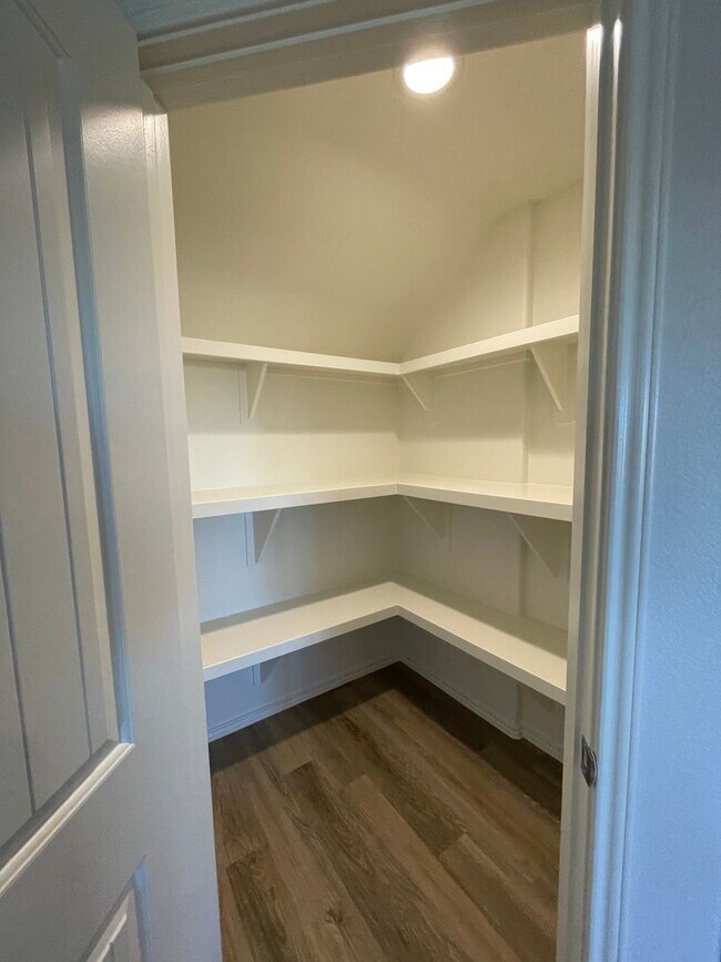 Building Photo - Secure Your Spot – 3 Bedroom, 2.5 Bath Home in Houston