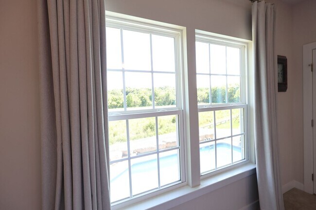 Building Photo - 4 Bedroom, 4 Bath Home w/Backyard Heated Pool overlooking Pearl's Fen