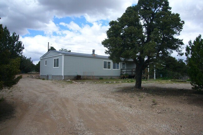 Building Photo - 3 Bedroom 2 Bathroom House in Outer Cedar City