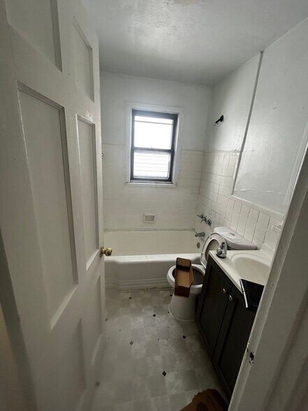 Building Photo - 5600 Gatesworth Ave