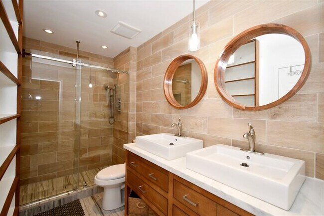 Building Photo - 460 Summer Breeze Ct.