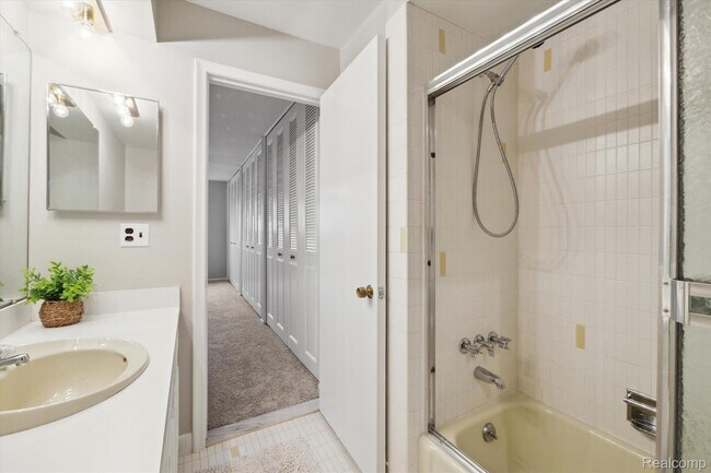 Building Photo - 42536 Woodward Ave