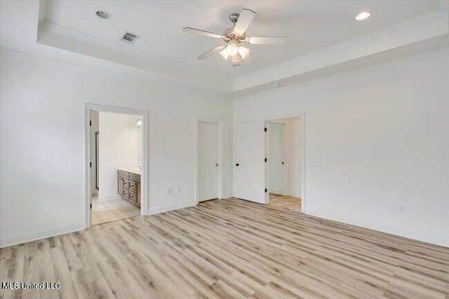 Building Photo - 409 Sand Stone Pl