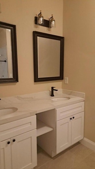 Building Photo - 301 SE Bayview Terrace