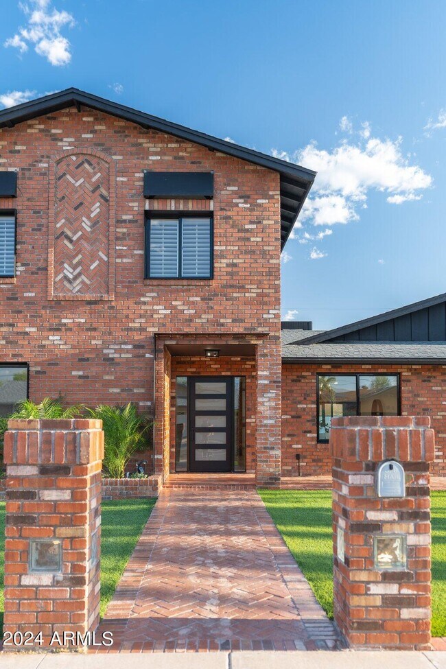 Building Photo - 1643 W Griswold Rd