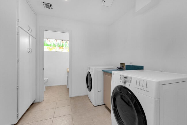 Building Photo - 39124 Channel Dr