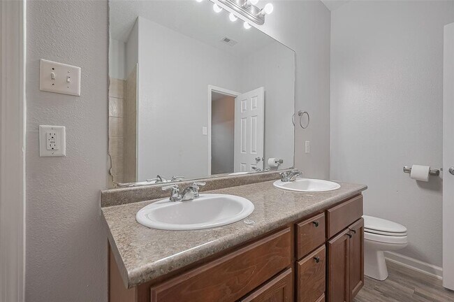 Building Photo - 5009 Willow Point Dr