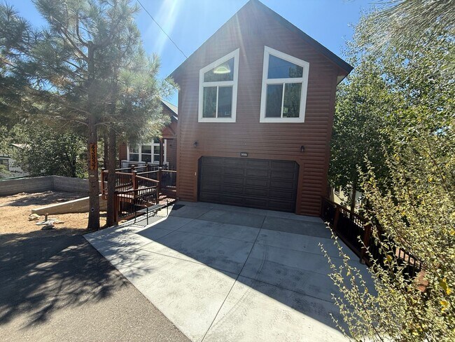 Building Photo - Stunning 4-Bedroom Home with Amazing Views, EV Charger & Solar in Big Bear!