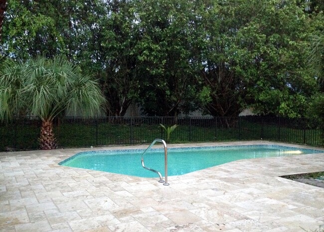 Building Photo - 6593 Serena Ln