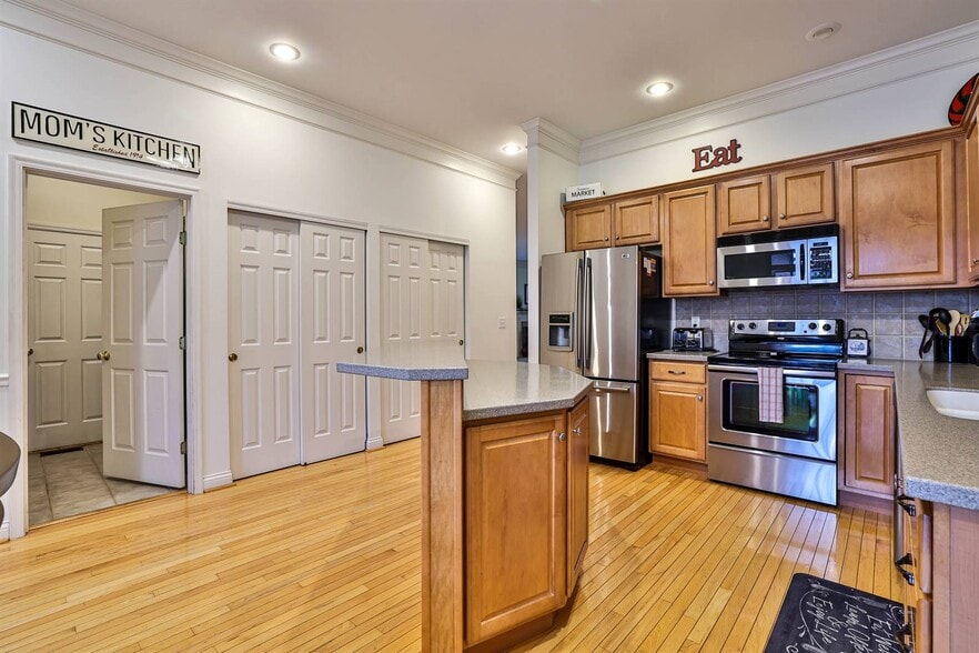 Kitchen - 11633 Chancery Ln