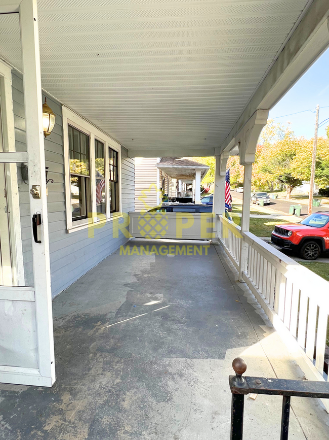 Building Photo - 4 bedroom, 2 bathrooms house for rent