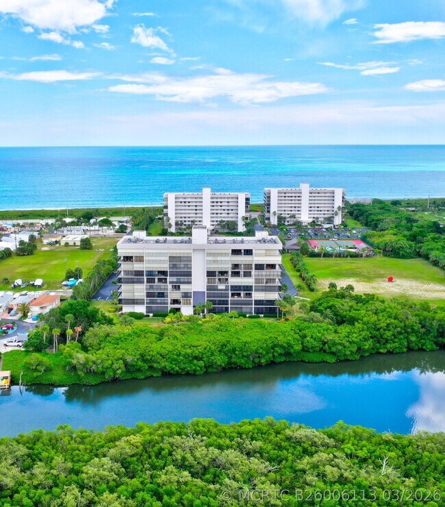 Building Photo - 5059 N Hwy A1A