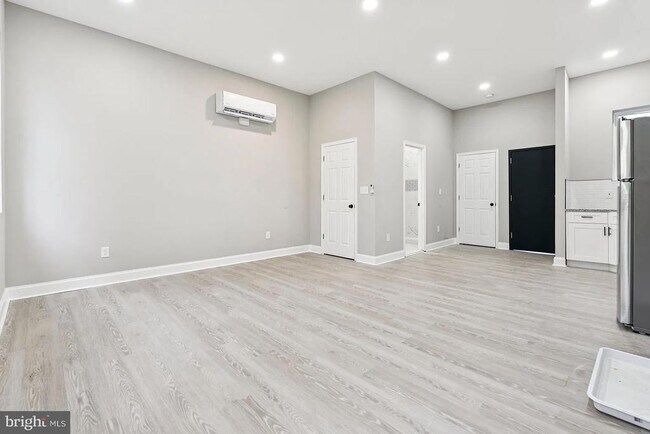 Building Photo - 916 N Arlington Ave